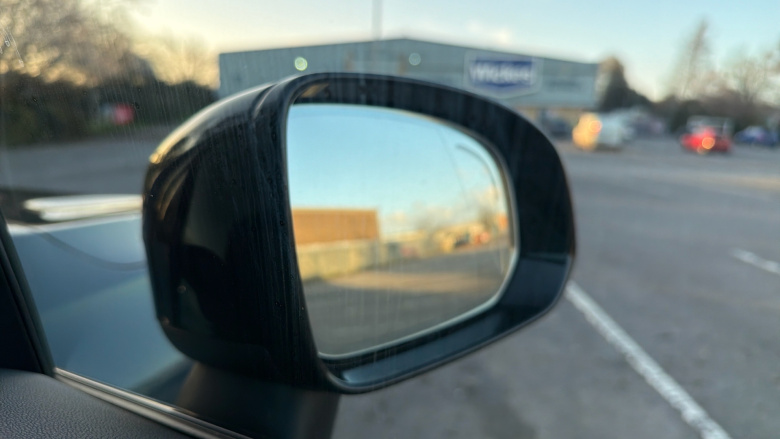 Volvo XC60 2.0 B5P Plus Dark 5dr AWD Geartronic Petrol Estate